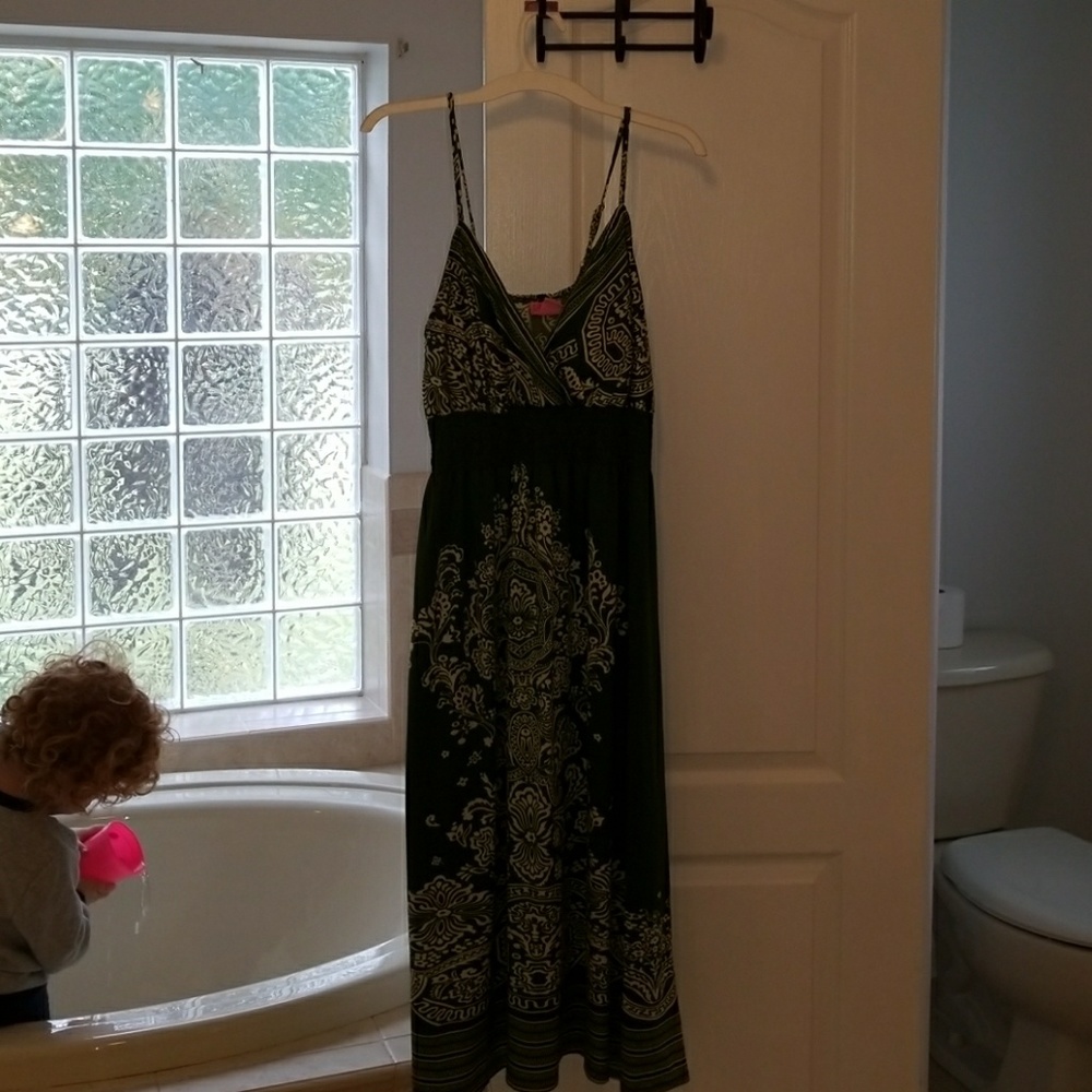 Beautiful hunter green flattering long dress